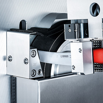 450 couteaux à main par quart de travail (8 h) 450 couteaux à main par quart de travail (8 h)